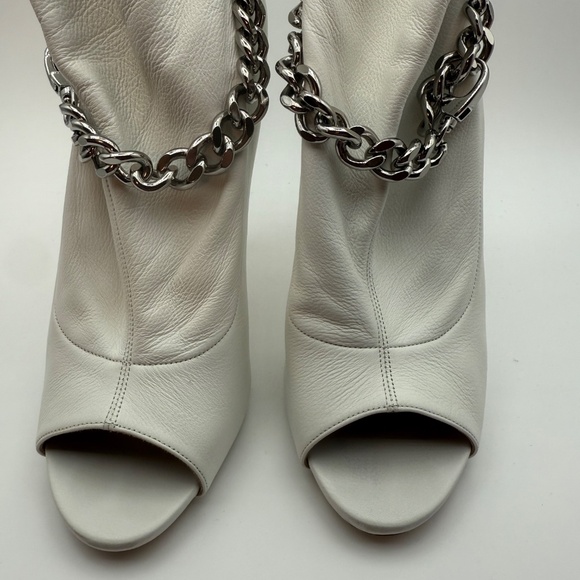 CASADEI WHITE LEATHER PEEP TOE BLADE BOOTIES CHAIN DETAIL SIZE 40.5 - Picture 2 of 11